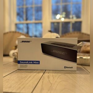 Bose SoundLink Mini Silver Bluetooth Speaker